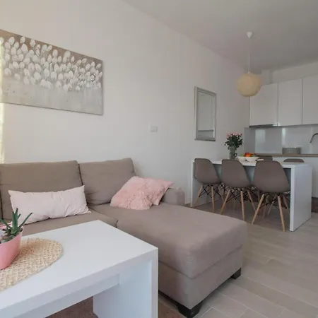 Amazing In Okrug Gornji