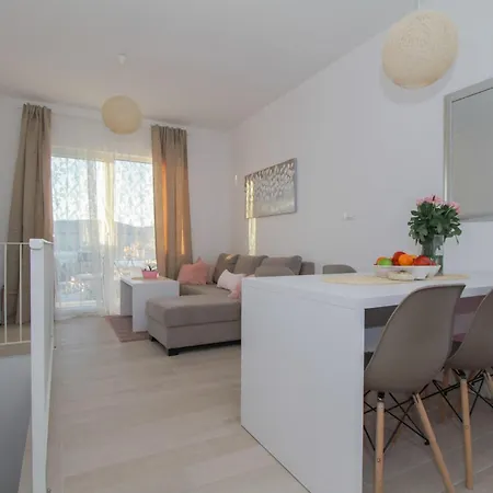 Apartment Amazing In Okrug Gornji