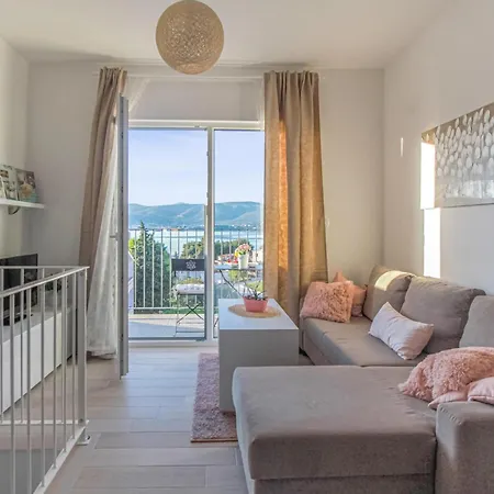 Amazing In Okrug Gornji Trogir