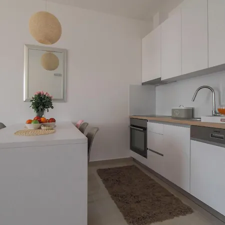 Apartment Amazing In Okrug Gornji *