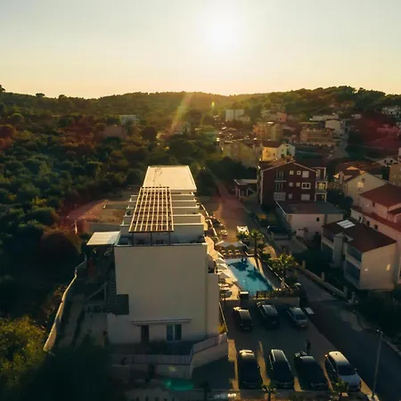 Amazing In Okrug Gornji Apartment