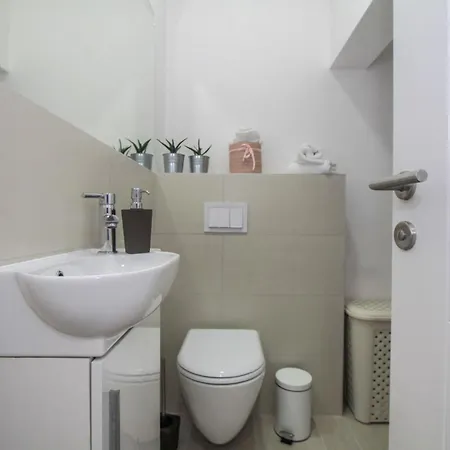 Amazing In Okrug Gornji *