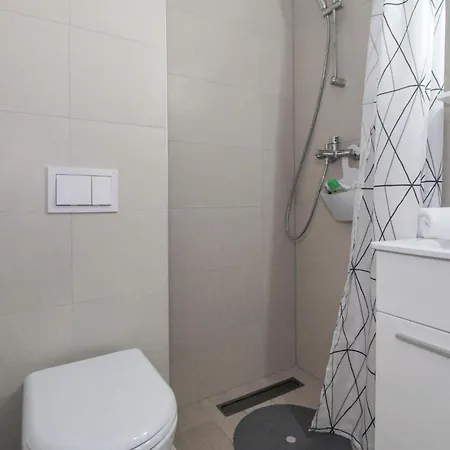 Amazing In Okrug Gornji Apartment