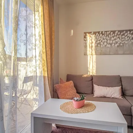 Apartment Amazing In Okrug Gornji